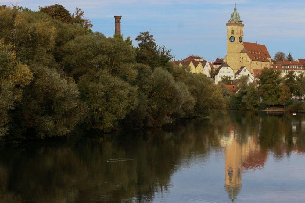 1 Neckar mit Laurentiuskirche